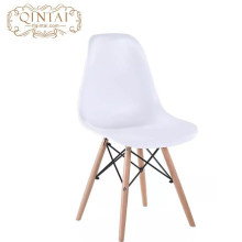 Style scandinave de style nordique en gros pas cher en plastique et en bois salon blanc chaise